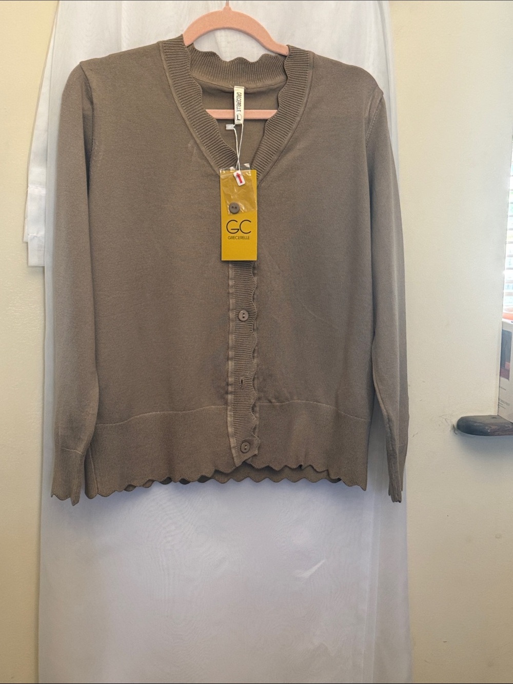 GC GRECERELLE Taupe Scalloped-Edge Button Cardigan
